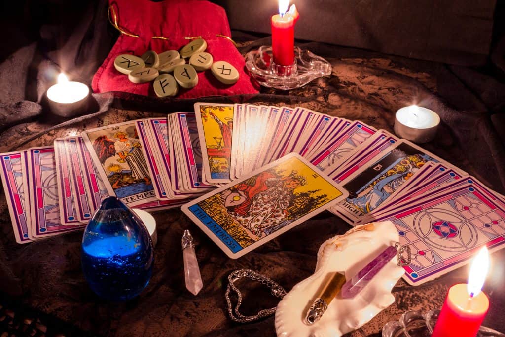 Tarot i snalaženje u kaosu: Pronalaženje smjera u turbulentnim vremenima